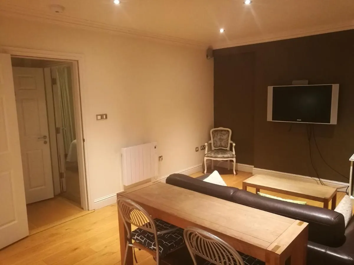 Western Road Guesthouse- Apartments Cork