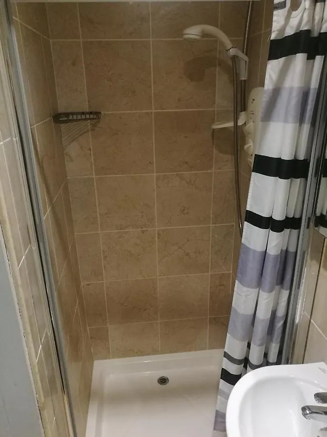 Western Road Guesthouse- Apartments Cork